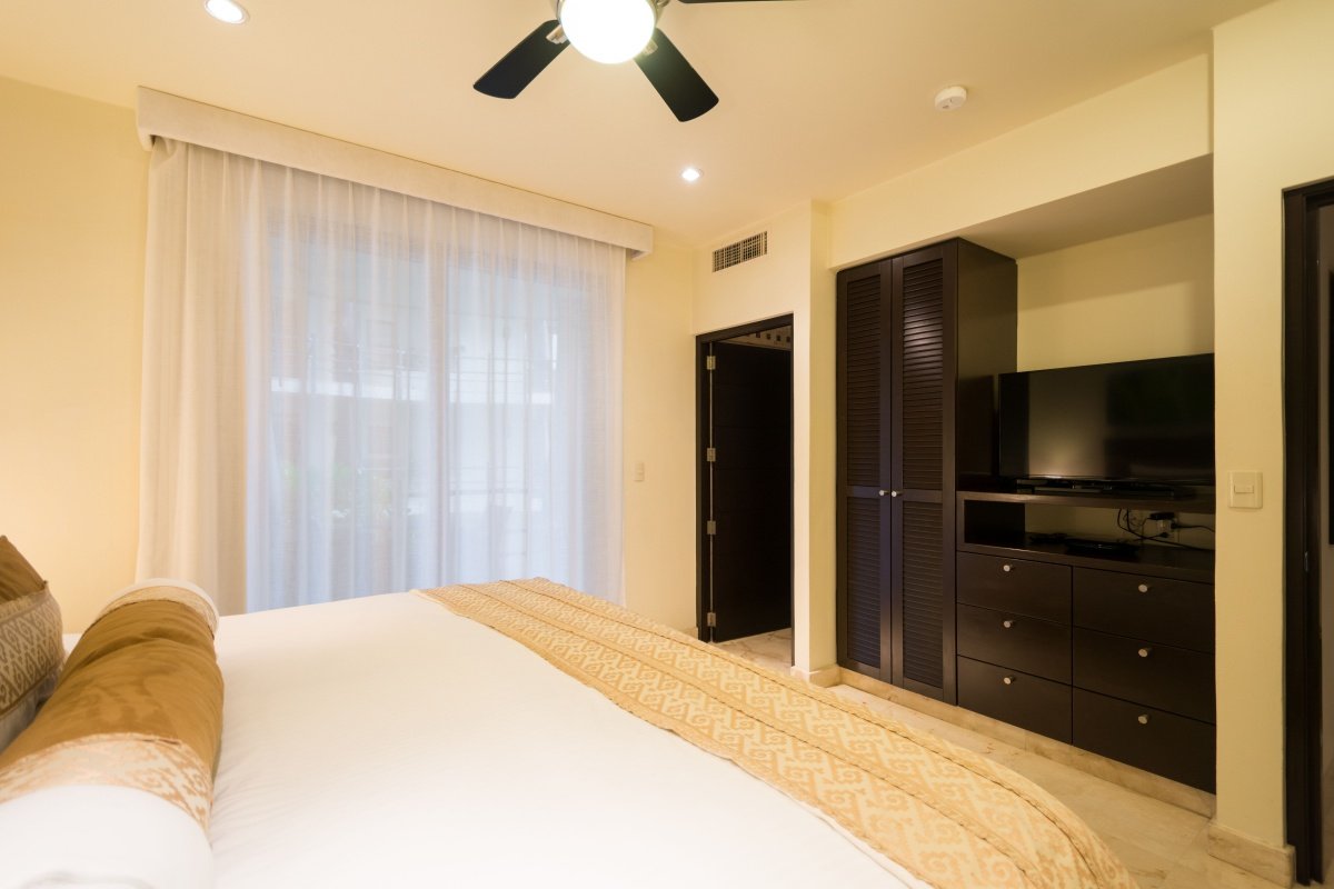 Beachfront condo for sale in Playa del Carmen – bedroom with view of the TV