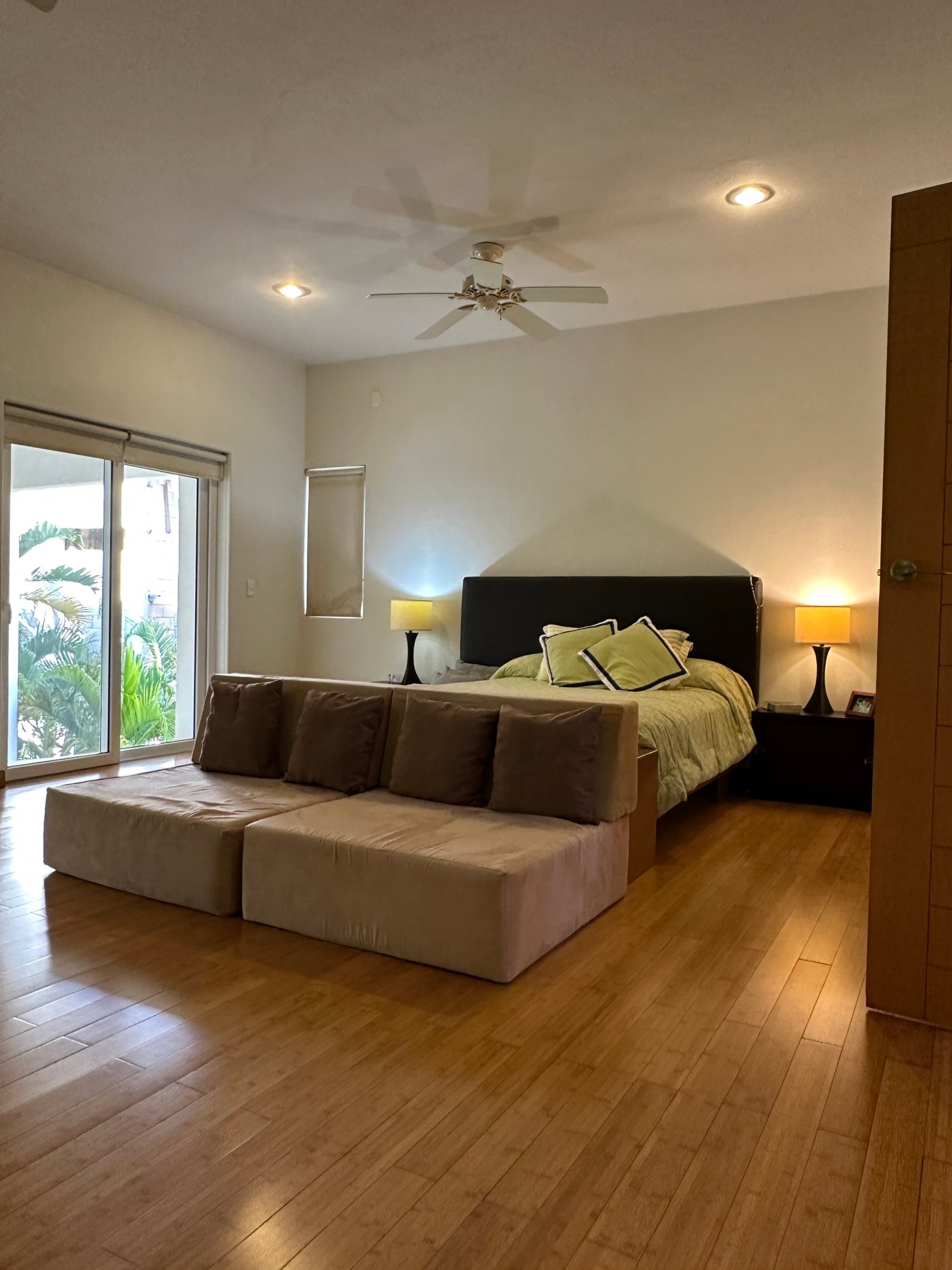 House for sale in Lagos del Sol, Cancun – bright bedroom with hardwood floor and warm lighting