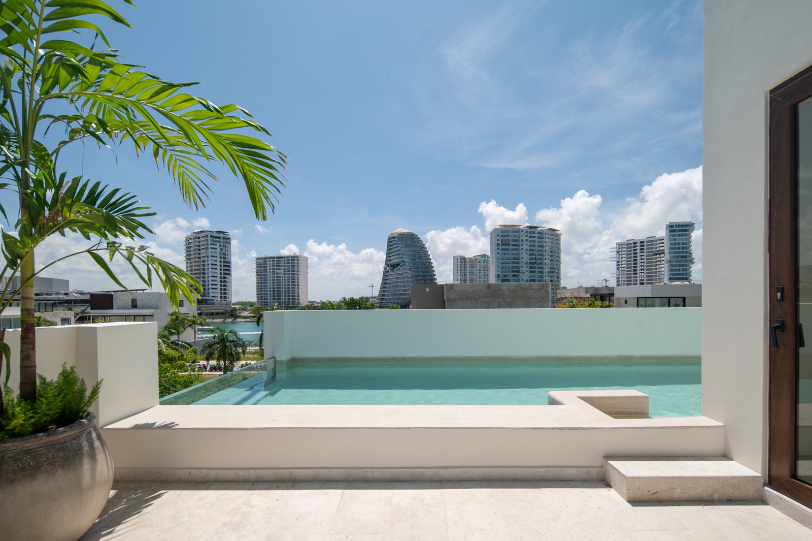 House for sale in Puerto Cancun - rooftop terrace with pool and spectacular views of the urban skyline