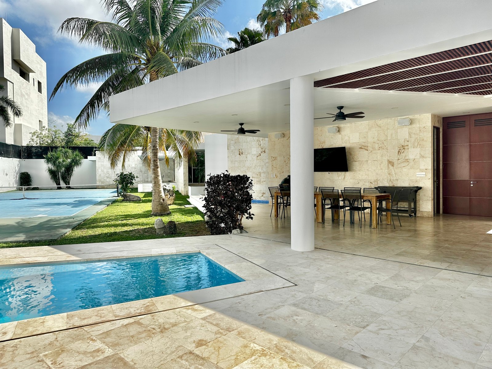 House for Sale in Cancun in SM 19, View, Terrace and Pool