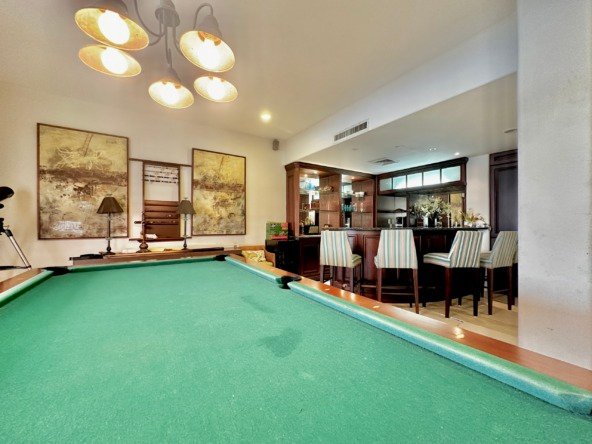 Condo for Sale in Cancun in the Hotel Zone in Isla Dorada - Billiards