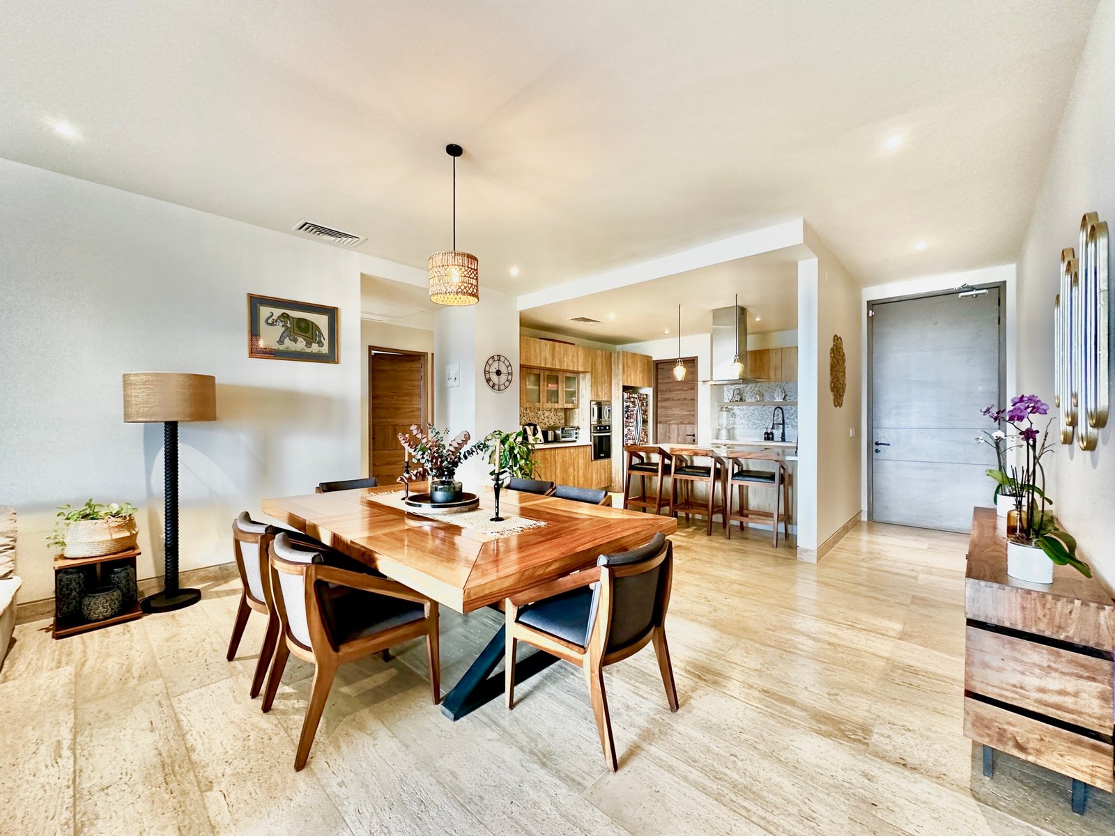 Apartment for Sale or Rent at Vela Towers in Cancún – View of the Dining Room and Kitchen