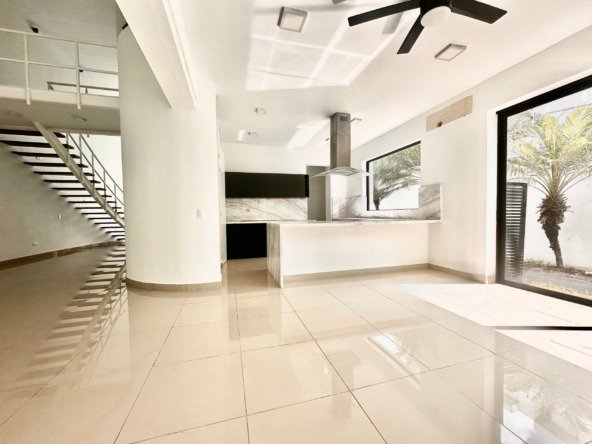 House for Sale in SM 16 Cancún Living Room Dining Room