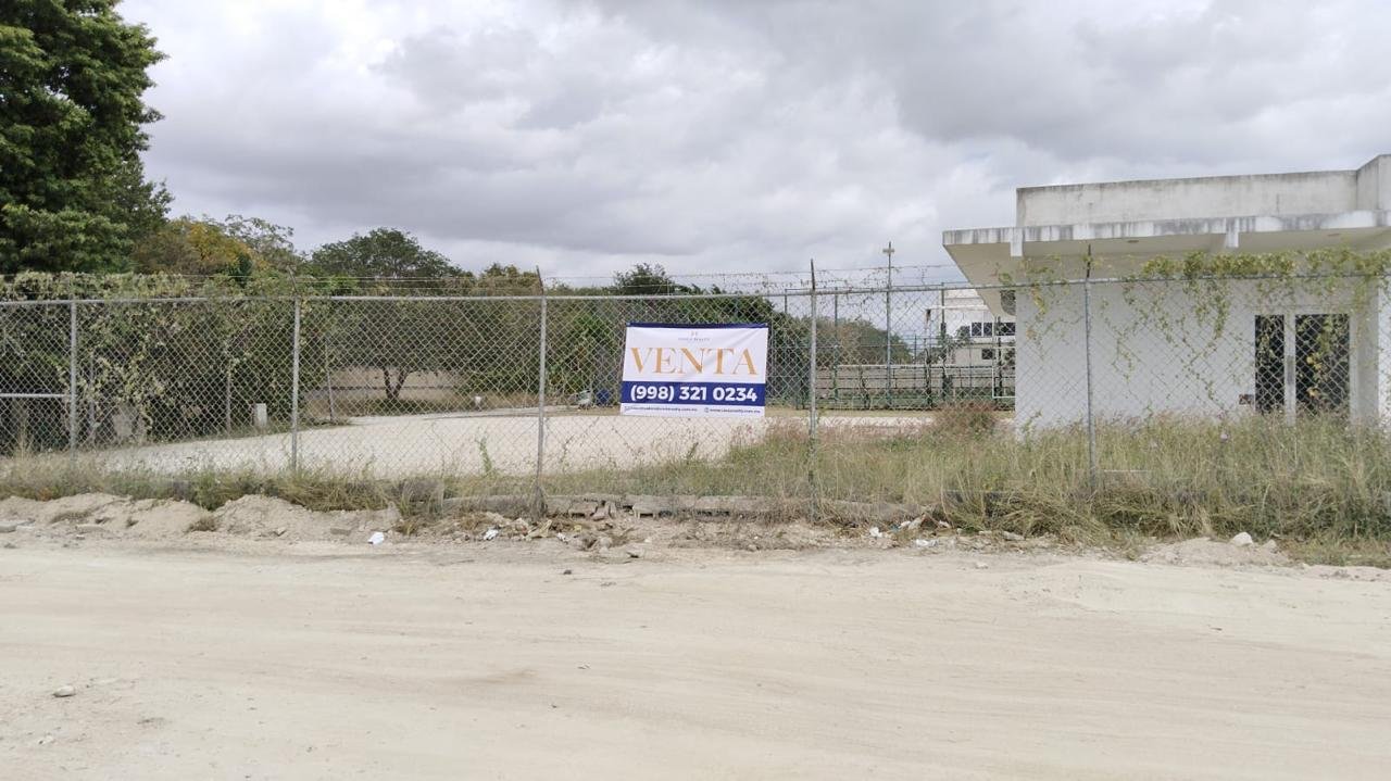 Land for Sale on Av. Huayacan, Cancun, Corner Lot