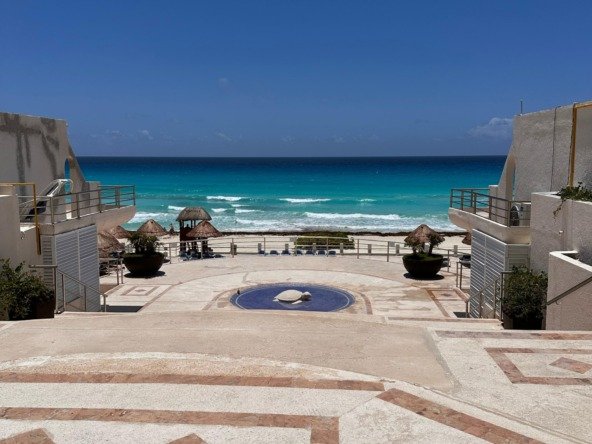 Condo for sale in Cancun's Hotel Zone, oceanfront view