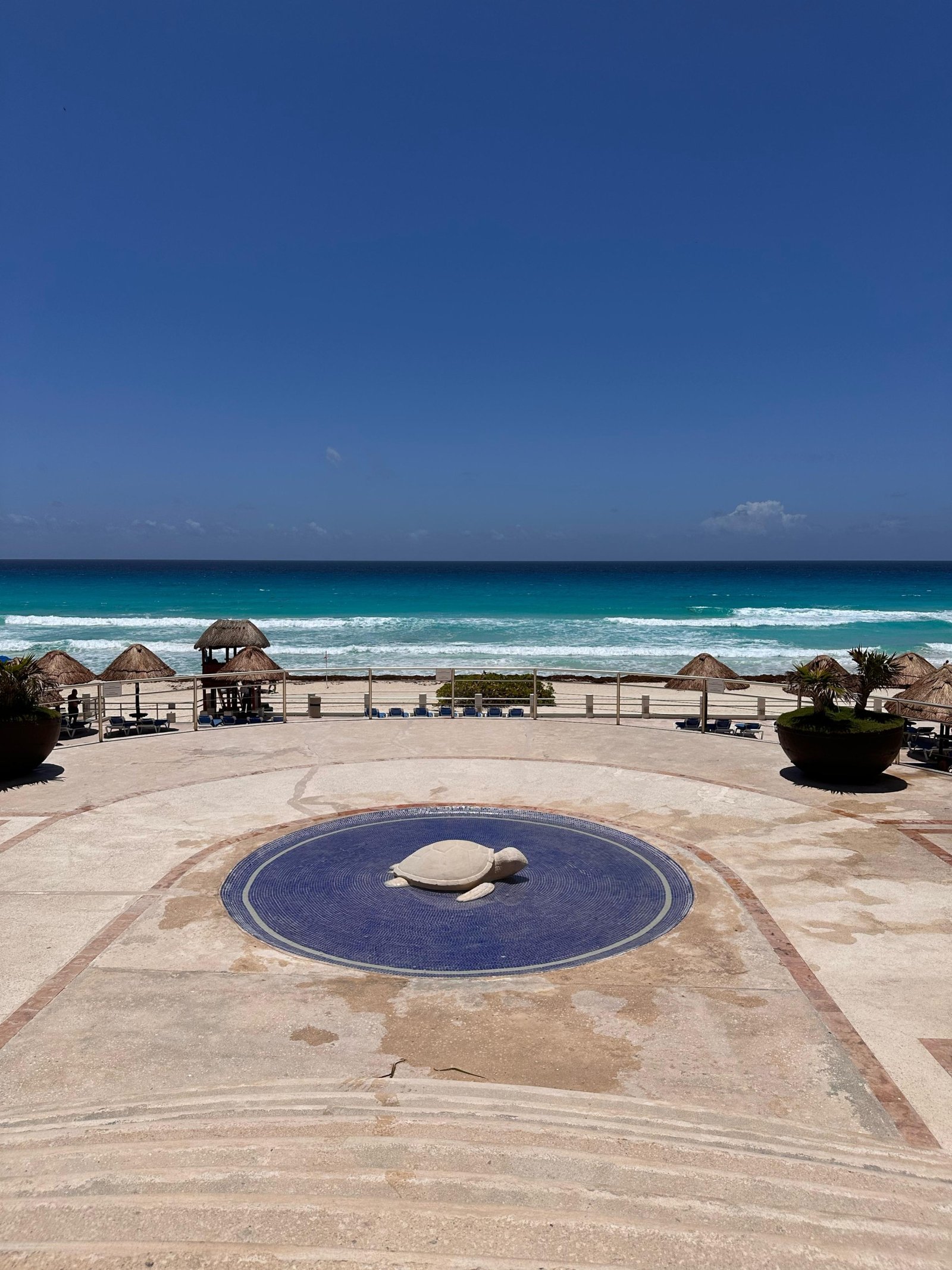 Beachfront condo for sale in Cancun's Hotel Zone - Ocean view