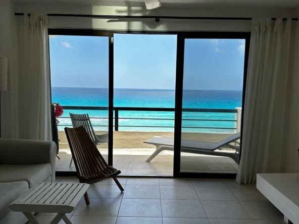 Condo for sale in Cancun's Hotel Zone, oceanfront