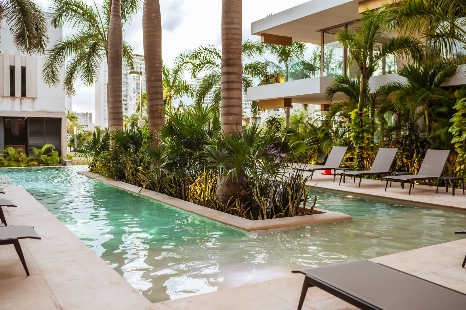 PUERTO CANCUN - APARTMENT FOR SALE ALBA MARINA POOL